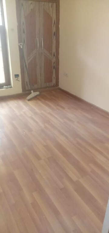 Room in 2 BHK Apartment at SRS Royal Hills, Sector 87 – for Rent