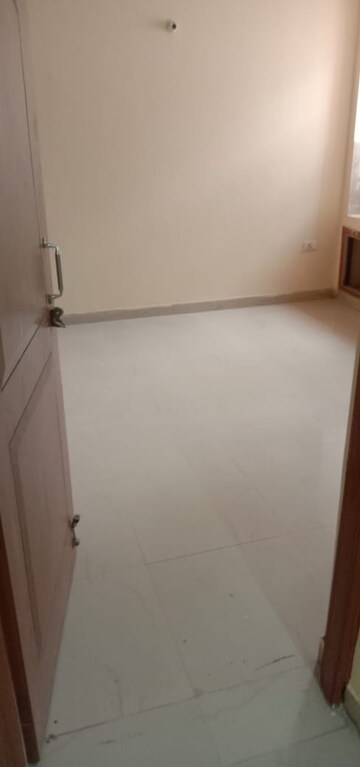 Room in 2 BHK Apartment at SRS Royal Hills, Sector 87 – for Rent