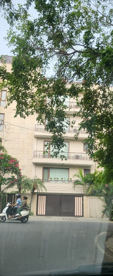 6+ BHK Builder Floor – Exterior View View at Defence Colony - for Rent