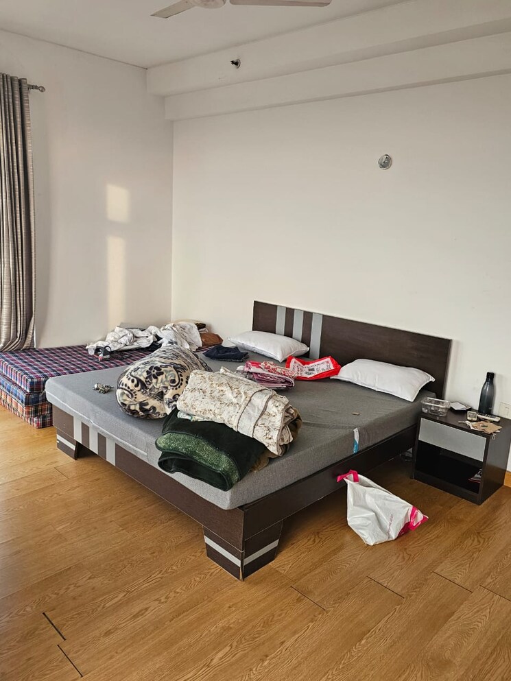 Bedroom, sector 49 3 Bedroom 350 Sq.Mt. Independent House In Sector 49 Noida 8869912