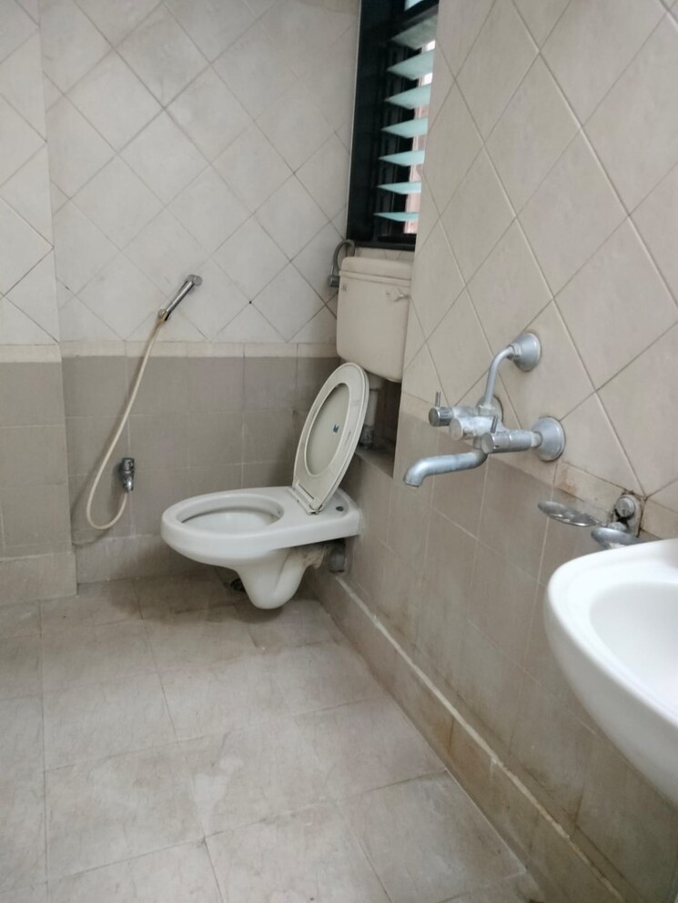 Bathroom, videocon-towers-b-chs-ltd 3 Bedroom 1385 Sq.Ft. Apartment In Kandivali East Mumbai 8869946