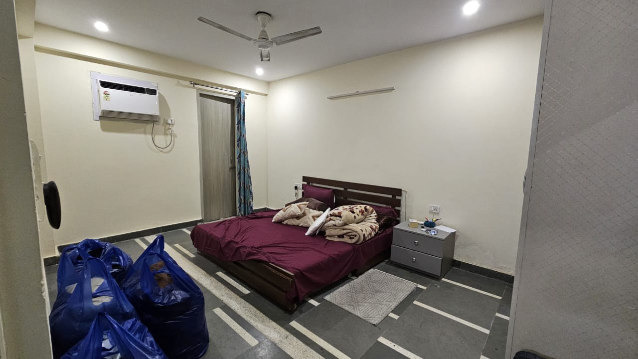 3 BHK + Extra Room Builder Floor For Rent in Sector 43