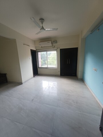 Room in 4 BHK Apartment at Geetanagar – for Rent