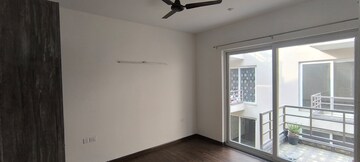 Room in 3 BHK Builder Floor at BPTP Amstoria, Sector 102 – for Rent