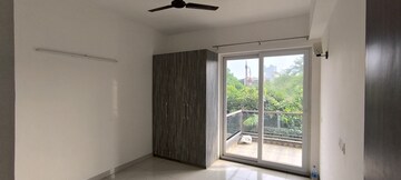 Room in 3 BHK Builder Floor at BPTP Amstoria, Sector 102 – for Rent