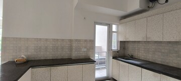 Room in 3 BHK Builder Floor at BPTP Amstoria, Sector 102 – for Rent