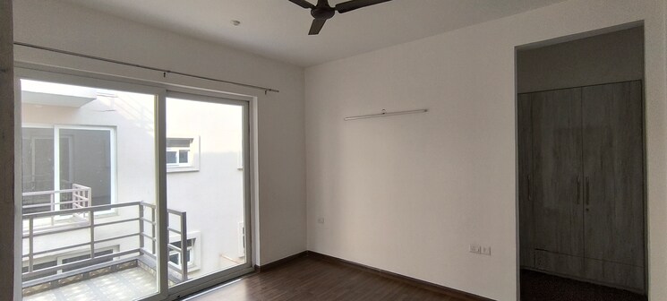 Room, bptp-amstoria 3 Bedroom 2229 Sq.Ft. Builder Floor In Sector 102 Gurgaon 8870208