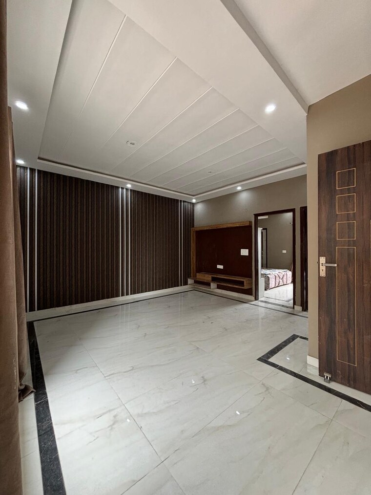 Room, sector 127 2 Bedroom 105 Sq.Yd. Apartment In Sector 127 Mohali 8870177