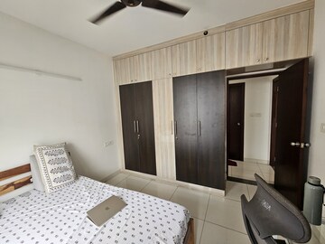 2 BHK Apartment For Rent in Puravankara Palm Beach, Hennur