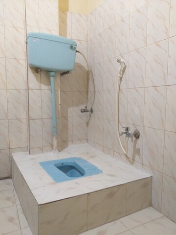 Bathroom in 1 BHK Independent House at Park Circus – for Rent
