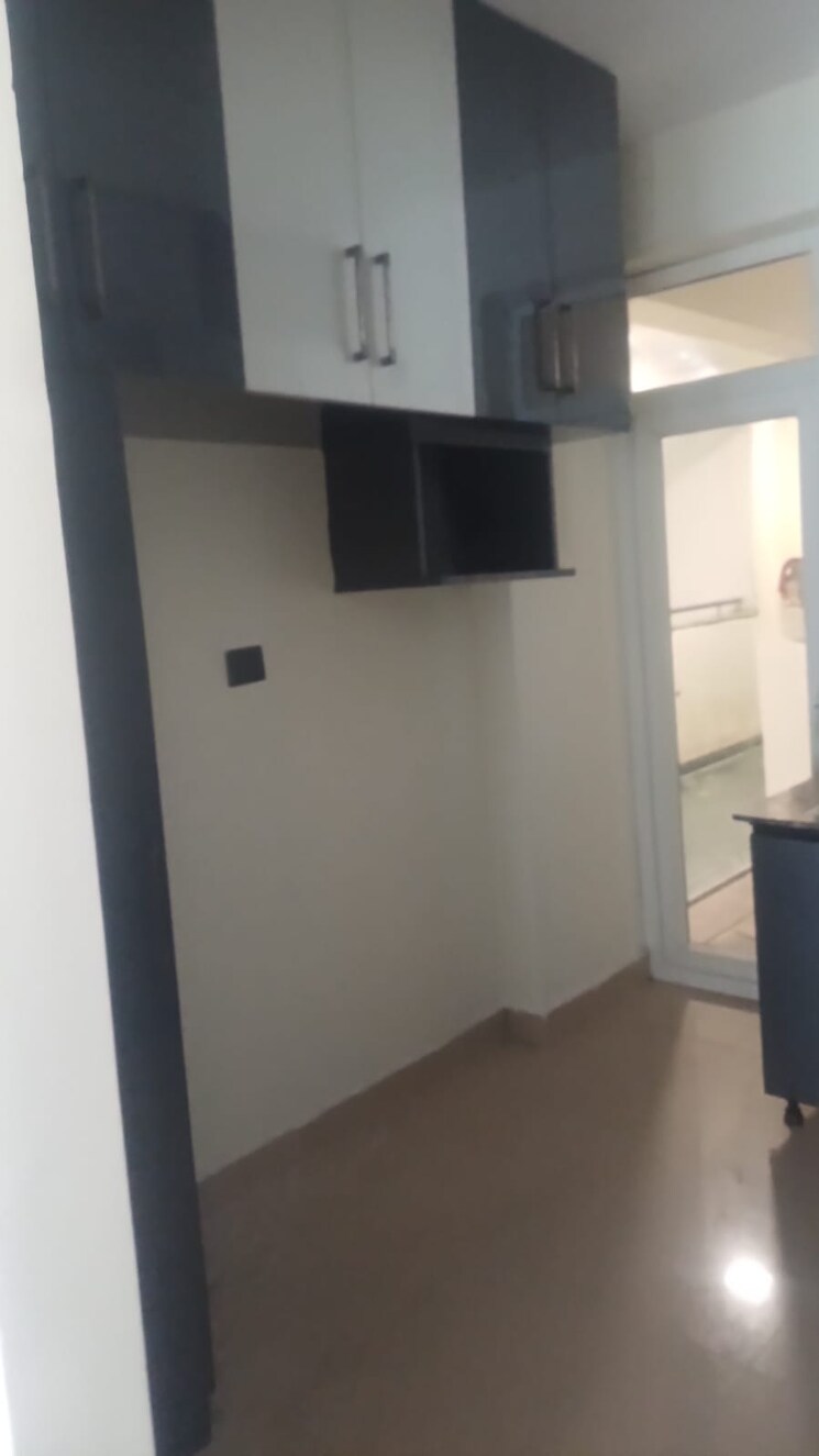 Room, shahastradhara road 3 Bedroom 1800 Sq.Ft. Apartment In Shahastradhara Road Dehradun 8870310