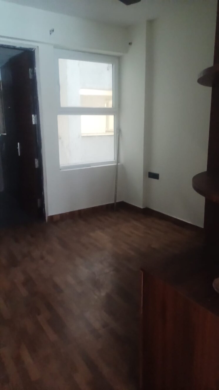 Room, shahastradhara road 3 Bedroom 1800 Sq.Ft. Apartment In Shahastradhara Road Dehradun 8870310