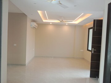 Room in 6 BHK Villa at South City 1 – for Rent