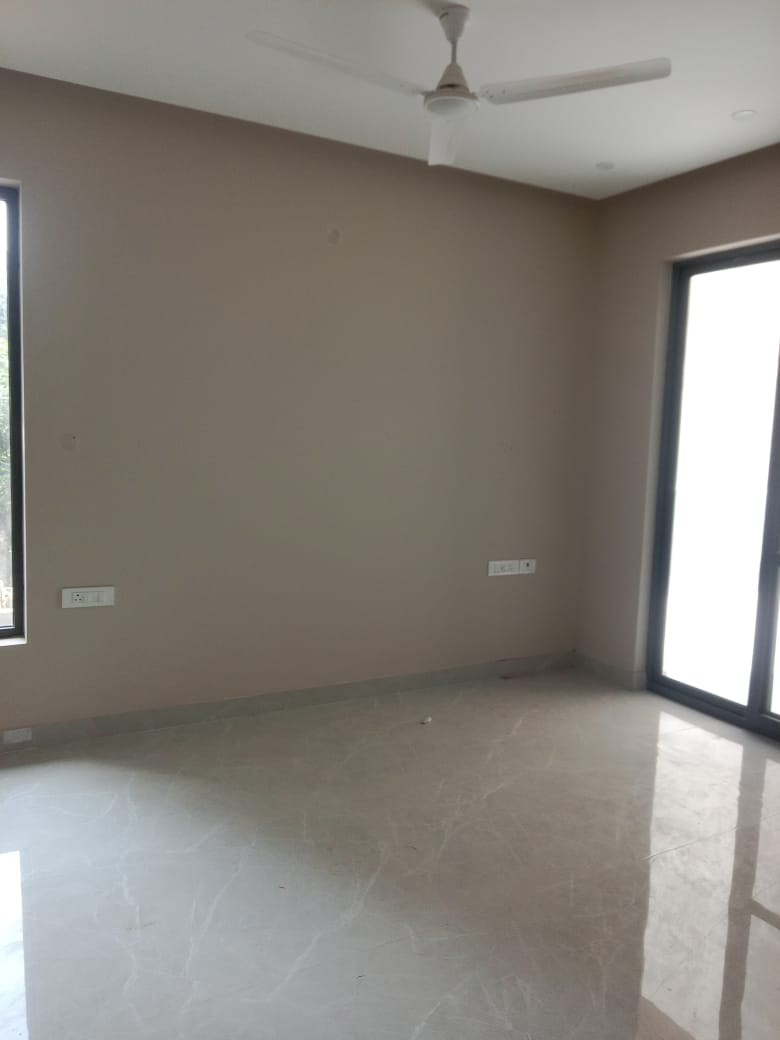 6 BHK + Servant Room Villa For Rent in South City 1
