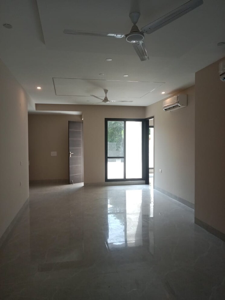 Room, south city 1 6 Bedroom 502 Sq.Yd. Villa In South City 1 Gurgaon 8870306