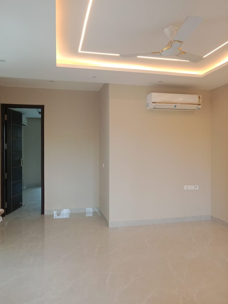 Room, south city 1 6 Bedroom 502 Sq.Yd. Villa In South City 1 Gurgaon 8870306