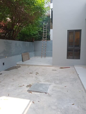 Room in 6 BHK Villa at South City 1 – for Rent
