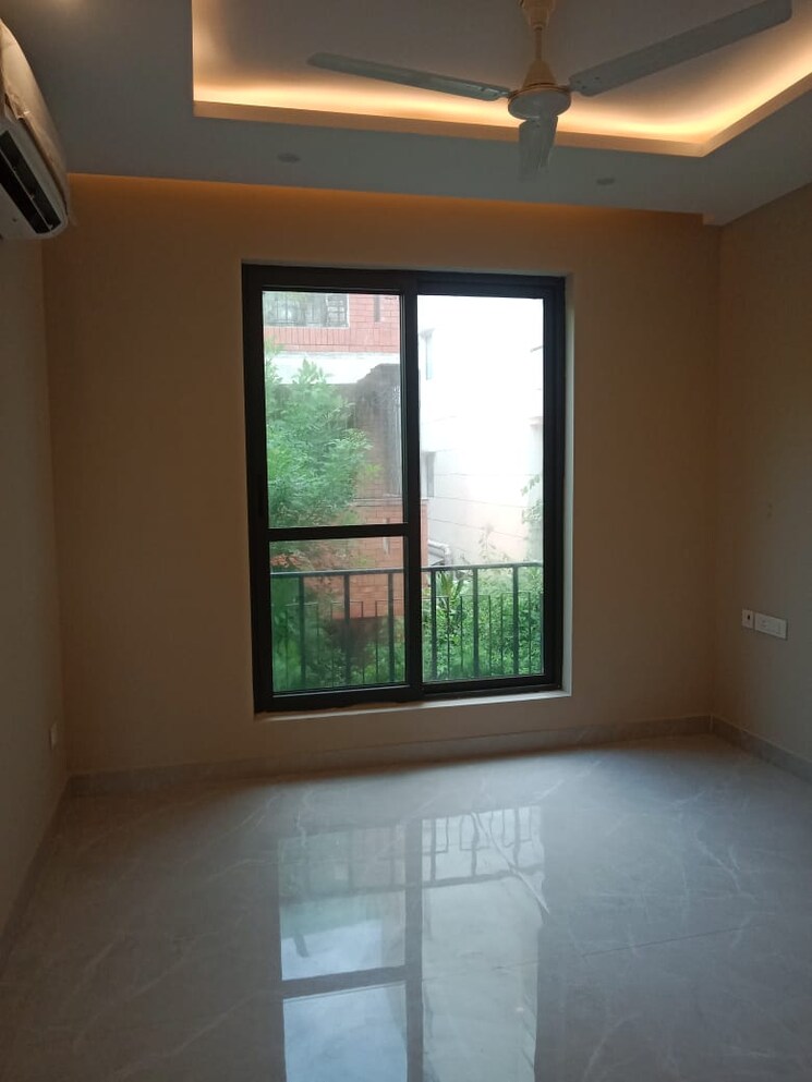 Room, south city 1 6 Bedroom 502 Sq.Yd. Villa In South City 1 Gurgaon 8870306