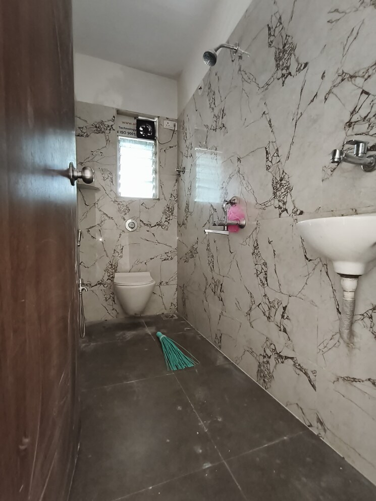 Bathroom, buildtech-artiz-elite 2 Bedroom 733 Sq.Ft. Apartment In Dahisar East Mumbai 8870417