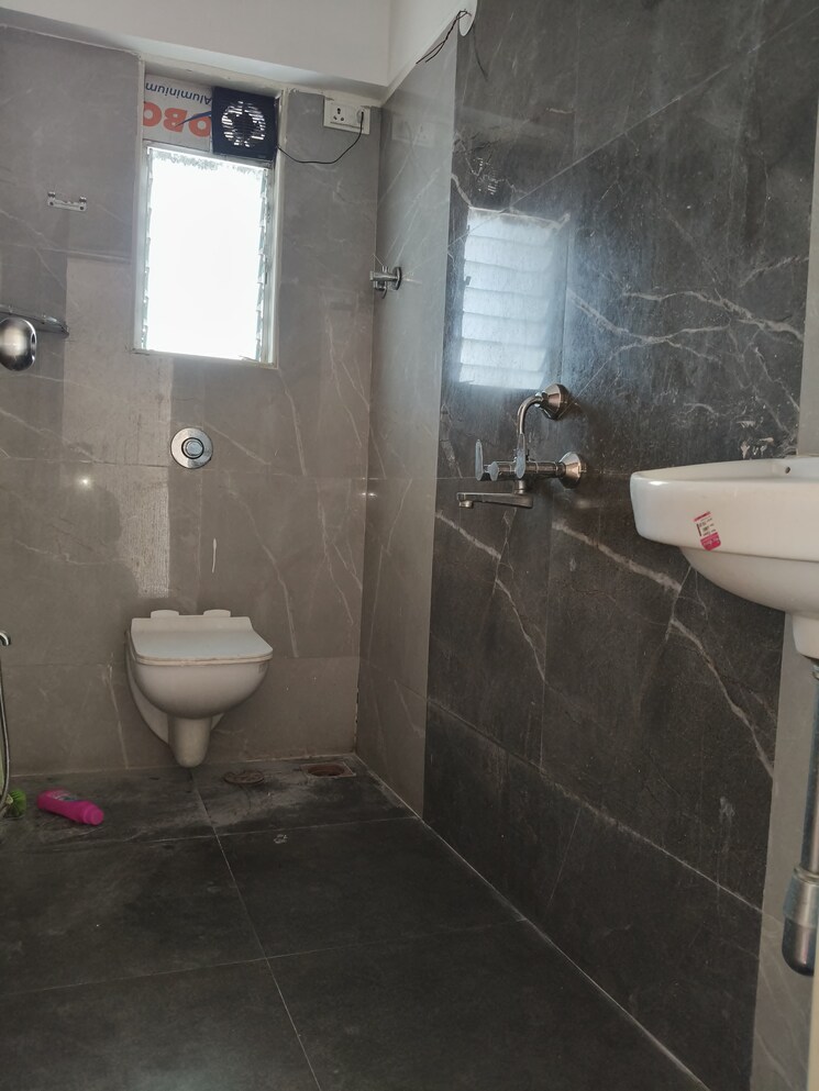 Bathroom, buildtech-artiz-elite 2 Bedroom 733 Sq.Ft. Apartment In Dahisar East Mumbai 8870417