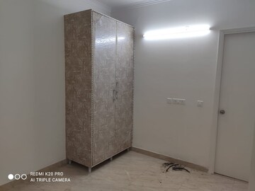 Room in 3 BHK Apartment at Gaur City 7th Avenue, Sector 4 Greater Noida – for Rent