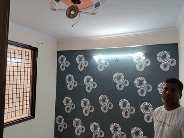 Furnished Amenities in 2 BHK Builder Floor at Krishna Park – for Sale