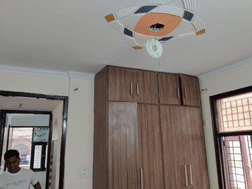 Furnished Amenities in 2 BHK Builder Floor at Krishna Park – for Sale