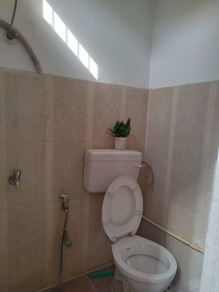 Bathroom, sector 26a 2 Bedroom 1450 Sq.Ft. Builder Floor In Sector 26a Gurgaon 8871019