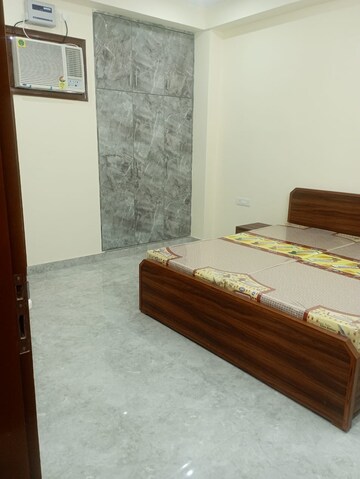 Bedroom in 1 BHK Builder Floor at Sector 40 – for Rent