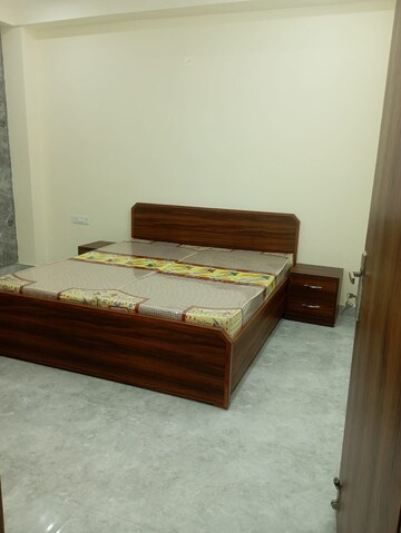 Bedroom in 1 BHK Builder Floor at Sector 40 – for Rent