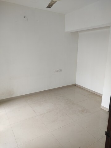 Bedroom in 2 BHK Apartment at Man Opus, Mira Road – for Rent