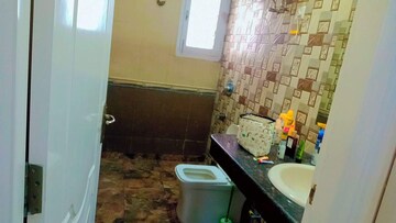Master Bedroom in 2 BHK Builder Floor at South City 1 – for Rent