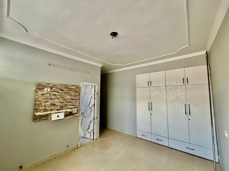 Room, dhakoli 3 Bedroom 130 Sq.Yd. Apartment In Dhakoli Zirakpur 8871601