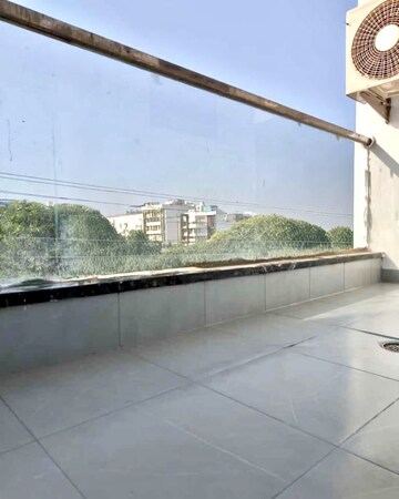 Balcony in 1 BHK Builder Floor at Sector 52 – for Rent
