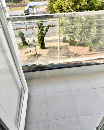 Balcony in 1 BHK Builder Floor at Sector 52 – for Rent