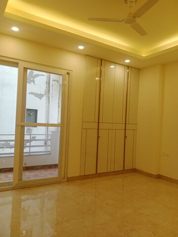 Room in 3 BHK Builder Floor at Sector 45 – for Sale