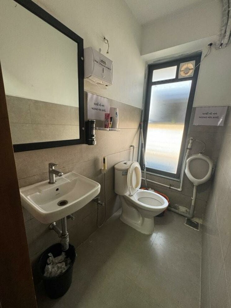 Team Area, navrangpura Commercial Office Space 1062 Sq.Ft. In Navrangpura Ahmedabad 8871664