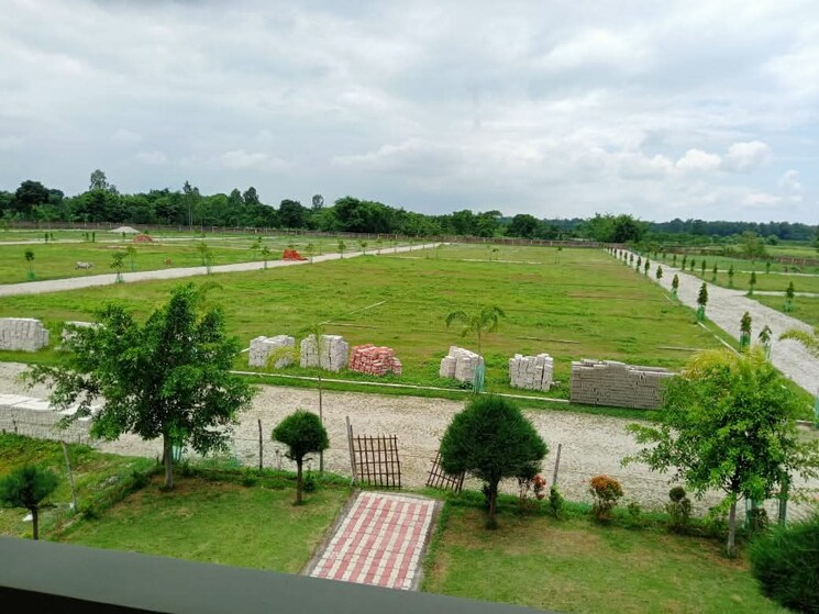 Garden, deri skaner  90 Sq.Yd. Plot In Deri Skaner Greater Noida 8871740