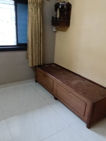 Room in 1 RK Apartment at Nagari Niwara CHS, Goregaon East – for Sale