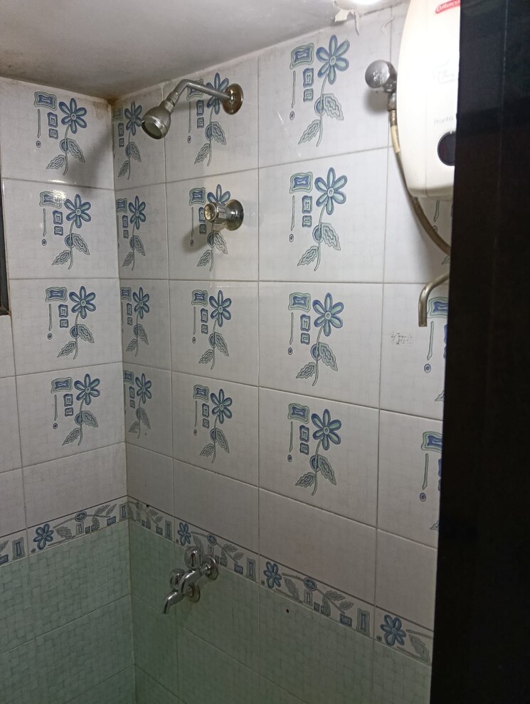 Bathroom, nagari-niwara-chs 1 RK 348 Sq.Ft. Apartment In Goregaon East Mumbai 8872093