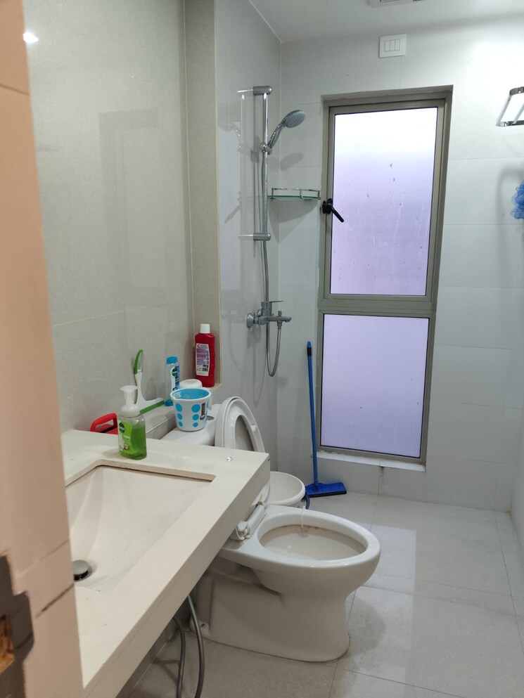 Bathroom, hiranandani-club-meadows 3 Bedroom 1527 Sq.Ft. Apartment In Bannerghatta Bangalore 8871972