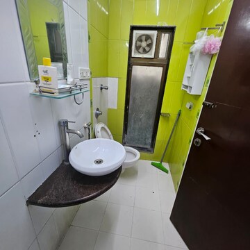 Team Area in 2 BHK Apartment at Bandra West – for Sale