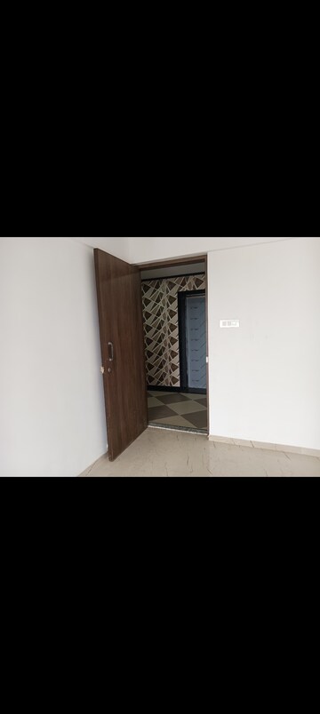 Room in 1 BHK Apartment at Neminath Nemi Bhavan, Goregaon West – for Rent