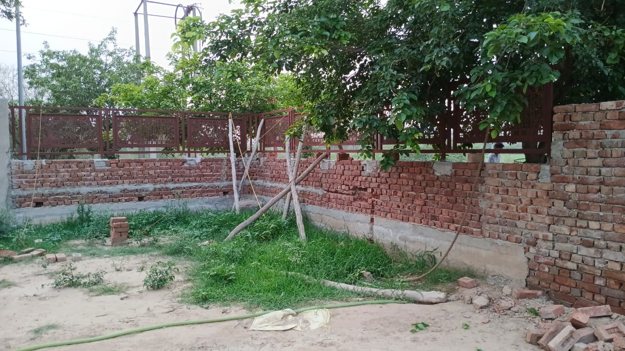 Plot For Sale in Sector 77