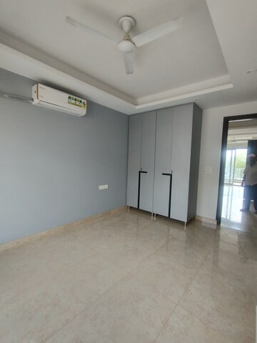 Furnished Amenities in 3 BHK Builder Floor at Gupta Awas, Sector 43 – for Rent