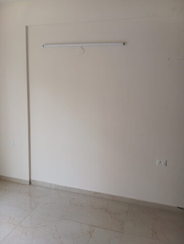 Room in 2.5 BHK Builder Floor at Smart World Gems, Sector 89 – for Rent