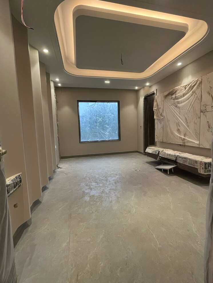 Room, sector 85 4 Bedroom 330 Sq.Yd. Builder Floor In Sector 85 Faridabad 8872747