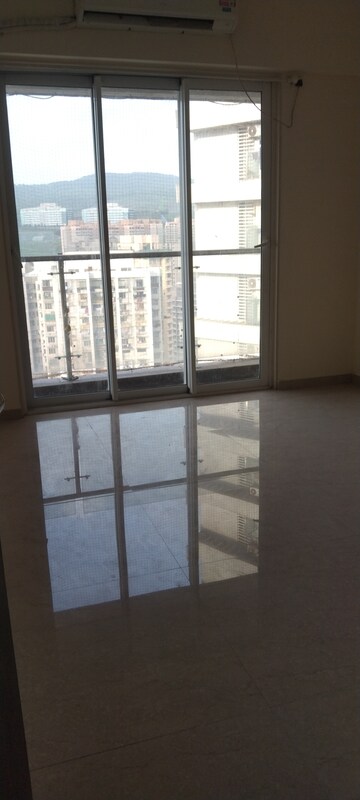 Room in 2 BHK Apartment at JP Decks, Goregaon East – for Rent