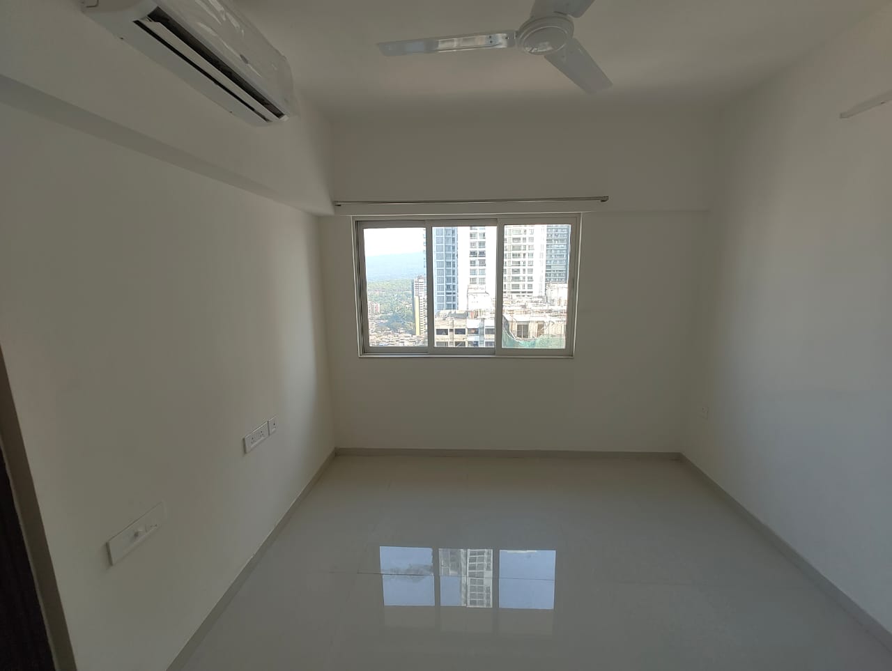 2 BHK + Pooja Room Apartment For Rent in Omkar Signet