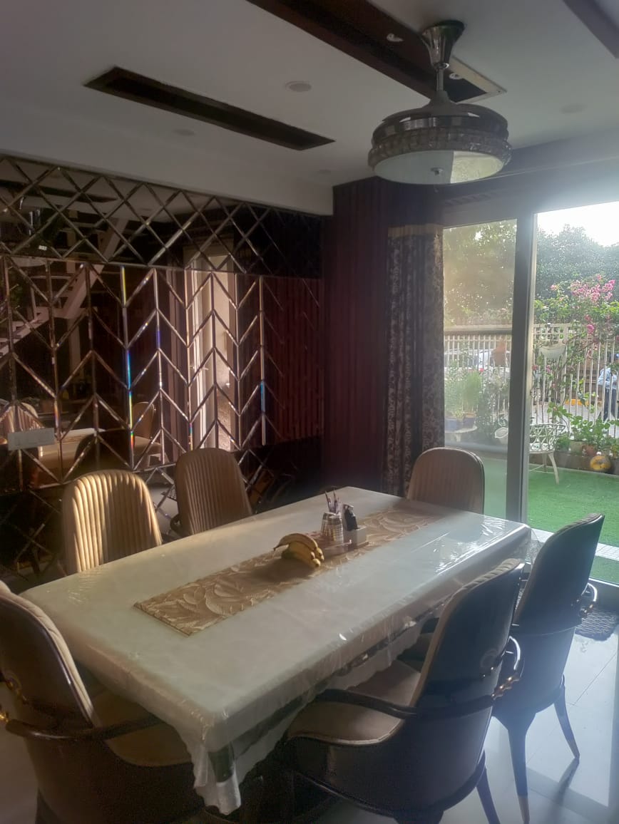 5 BHK + Pooja Room,Servant Room,Study Room Penthouse For Sale in Tulip Ivory